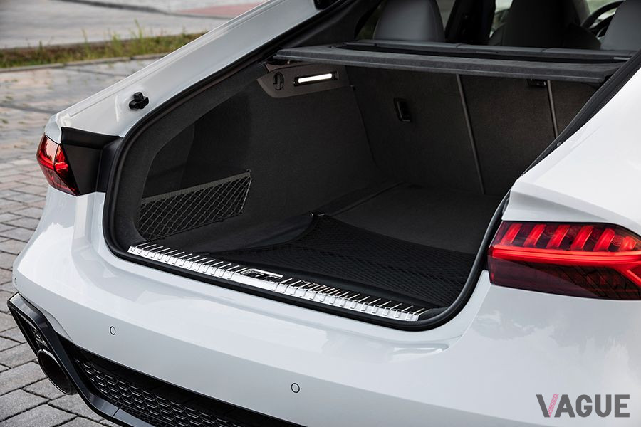 アウディ新型「RS7スポーツバック」の荷室