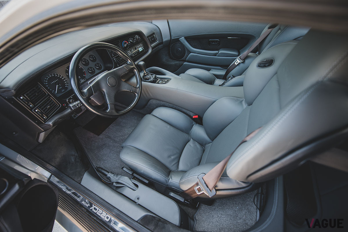 およそ5000万円で落札されたジャガー「XJ220」（C）2020 Courtesy of RM Sotheby's