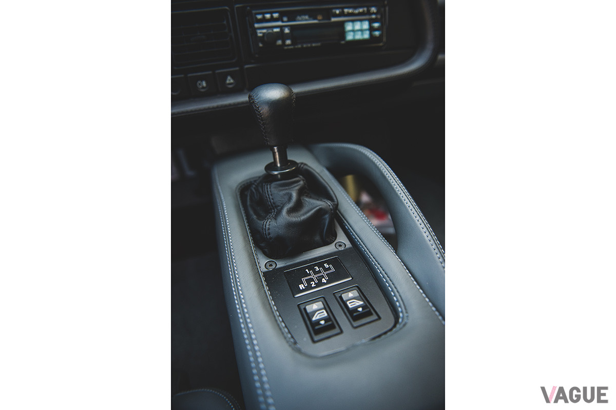 およそ5000万円で落札されたジャガー「XJ220」（C）2020 Courtesy of RM Sotheby's