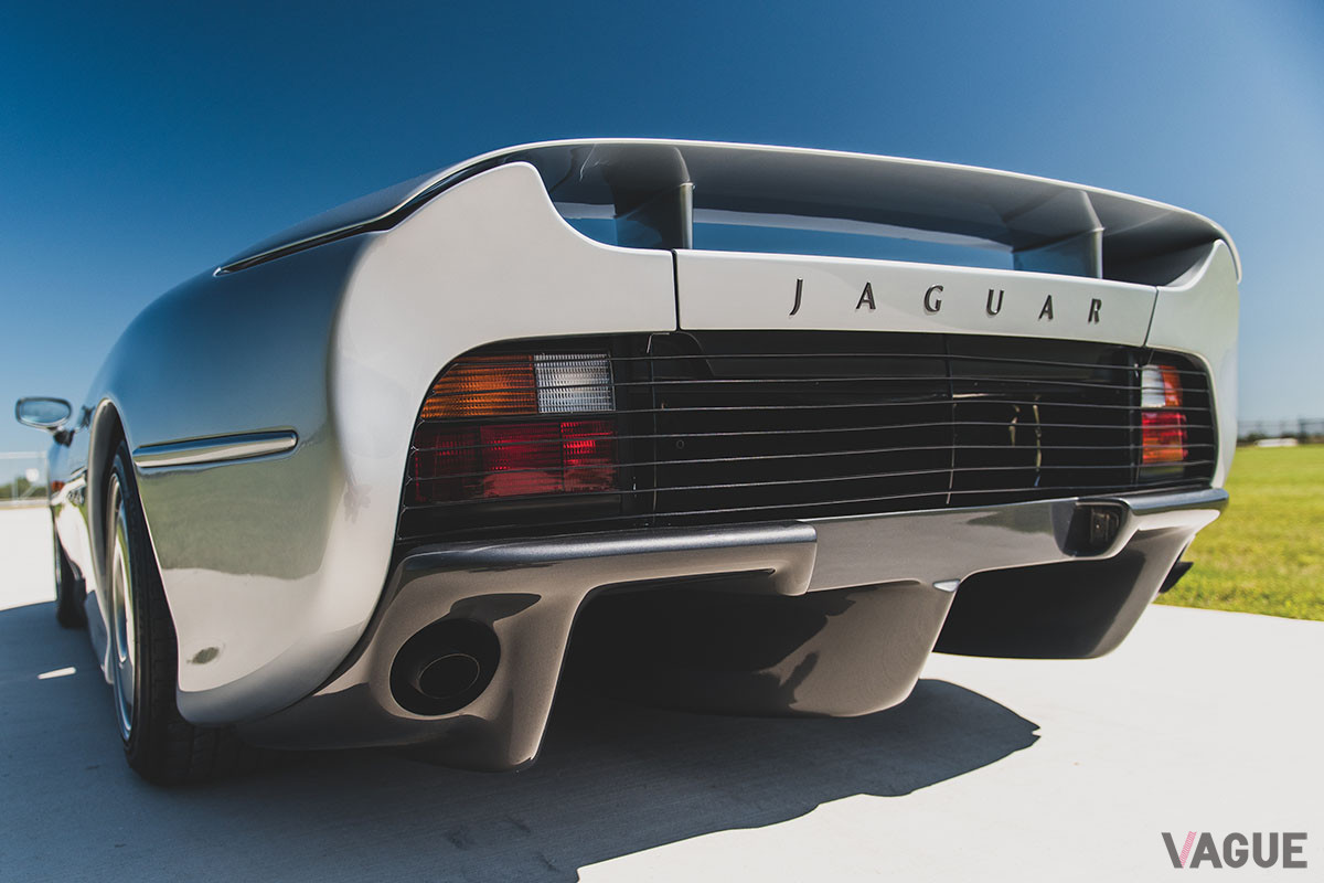およそ5000万円で落札されたジャガー「XJ220」（C）2020 Courtesy of RM Sotheby's