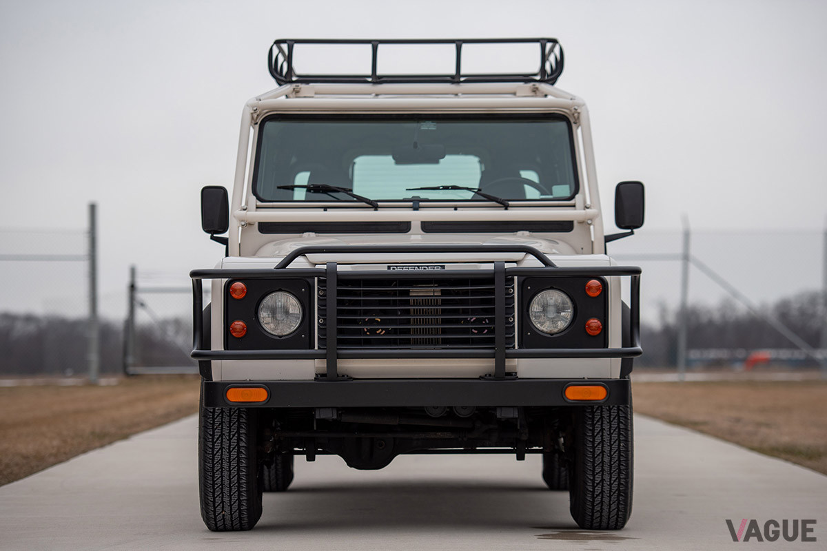 約1300万円という驚きの価格で落札されたランドローバー「NASディフェンダー110」（C）2020 Courtesy of RM Sotheby's