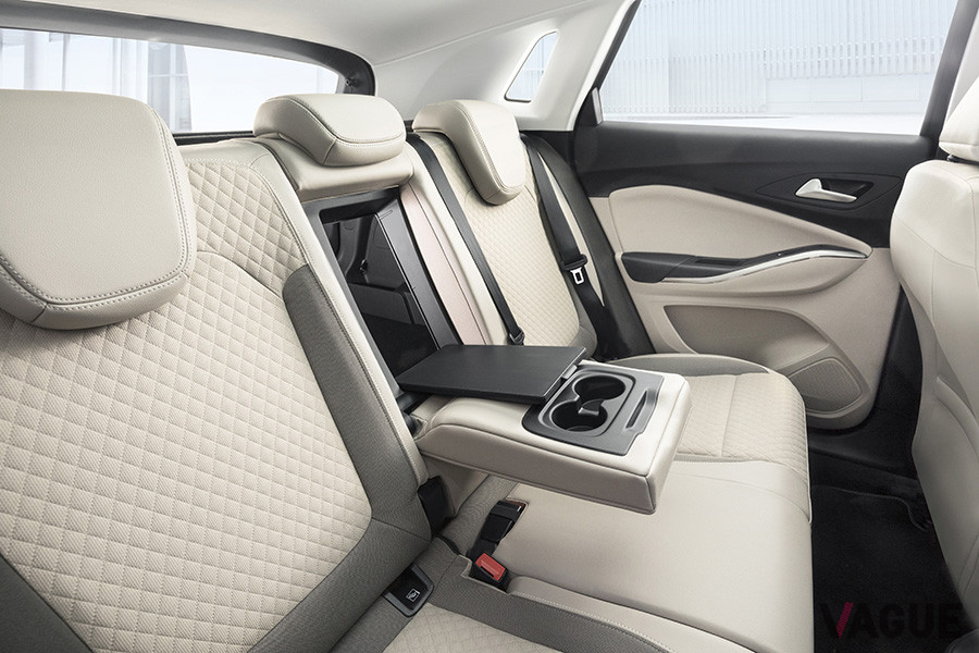 オペル「グランドライドX」のインテリア