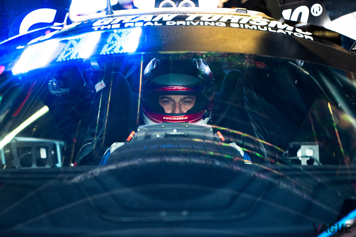 ピット・アウトに向けて精神統一をするフェリッペ・レーザー選手