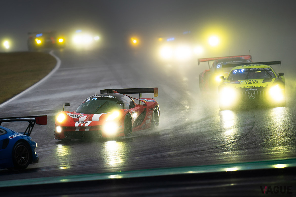 夜中の豪雨で中断を余儀なくされ、翌朝8時の再スタート