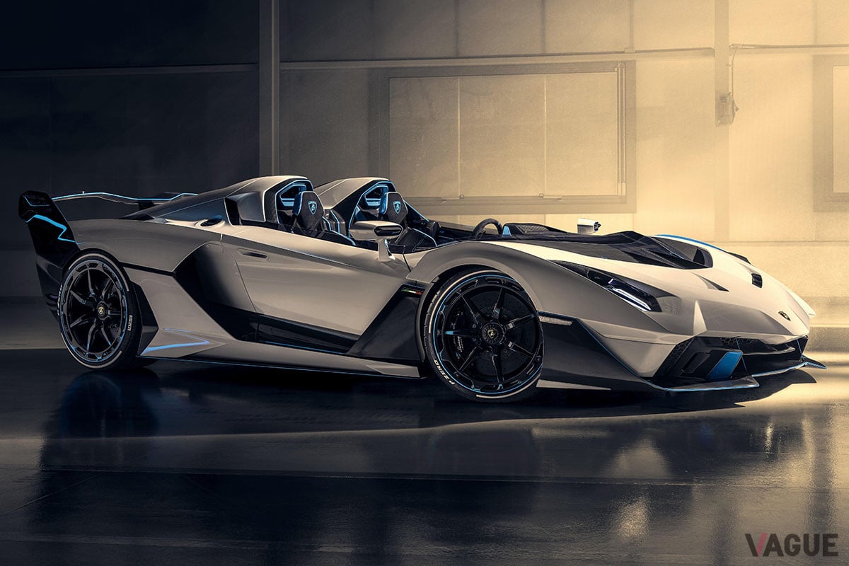 デザインはチェントロ・スティーレが担当し、スクアドラコルセが開発した2台目のワンオフモデルとなる「SC20」
