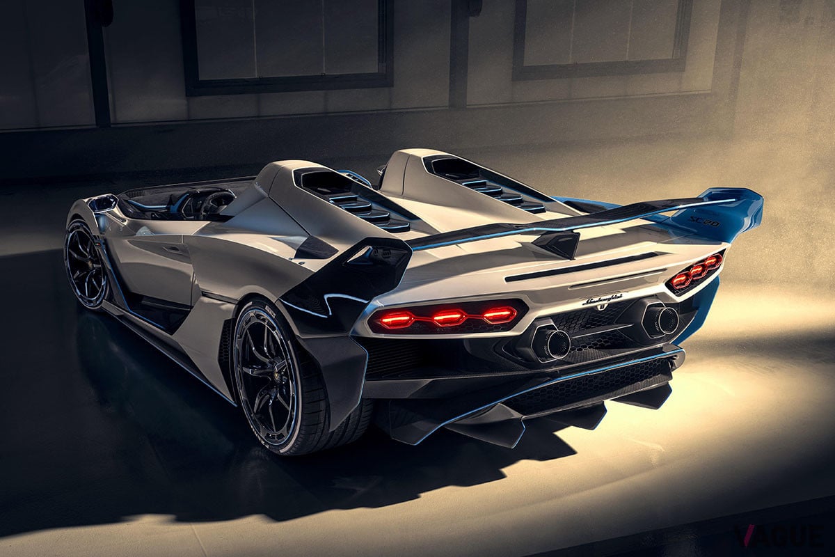 デザインはチェントロ・スティーレが担当し、スクアドラコルセが開発した2台目のワンオフモデルとなる「SC20」