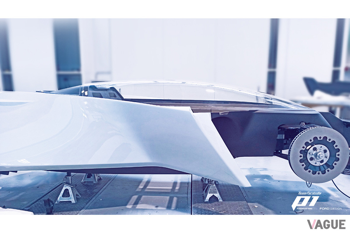製作途中の「チーム・フォードジラP1」