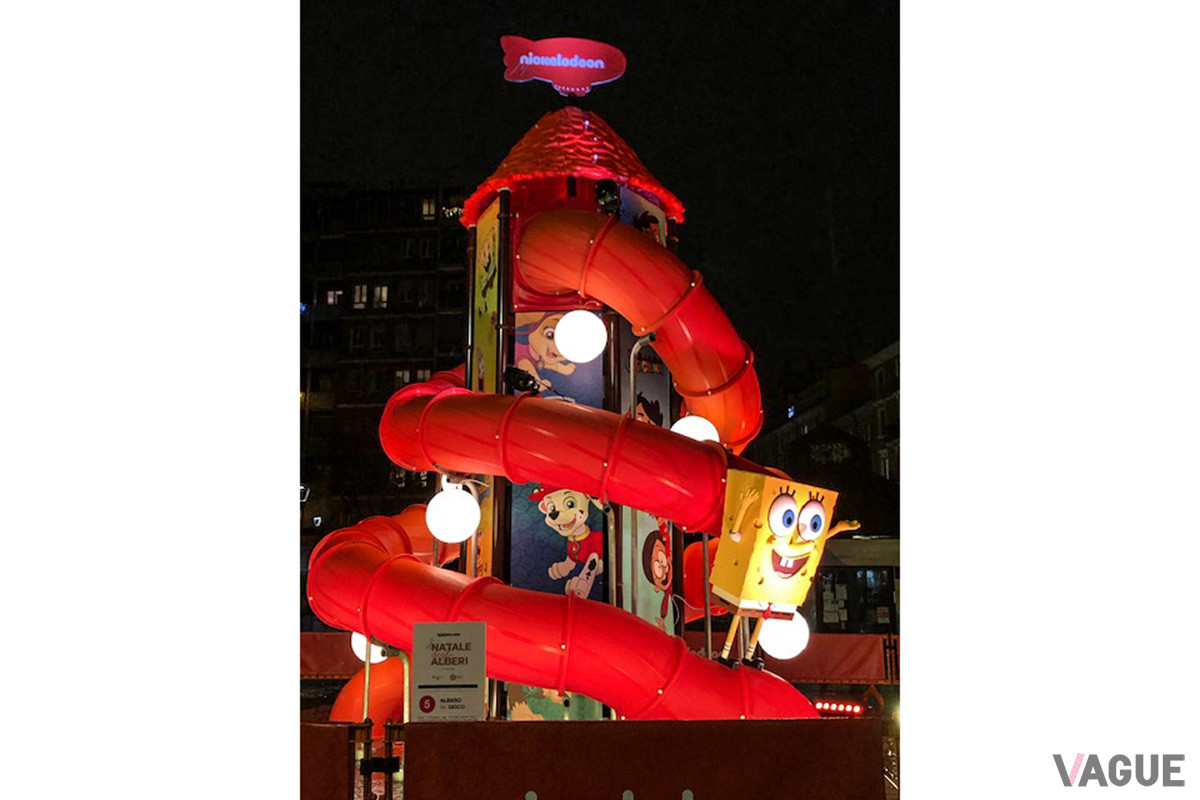 グラムシ広場には、Nickelodeonの遊びのツリー