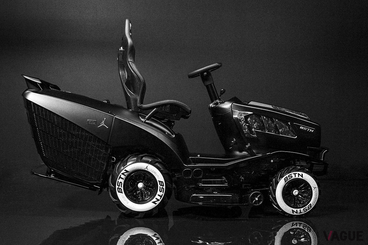 マンソリーとBSTNが、「エアジョーダンXI Jubilee」にインスパイアされて製作したライドオン芝刈り機「BSTN GT XI」