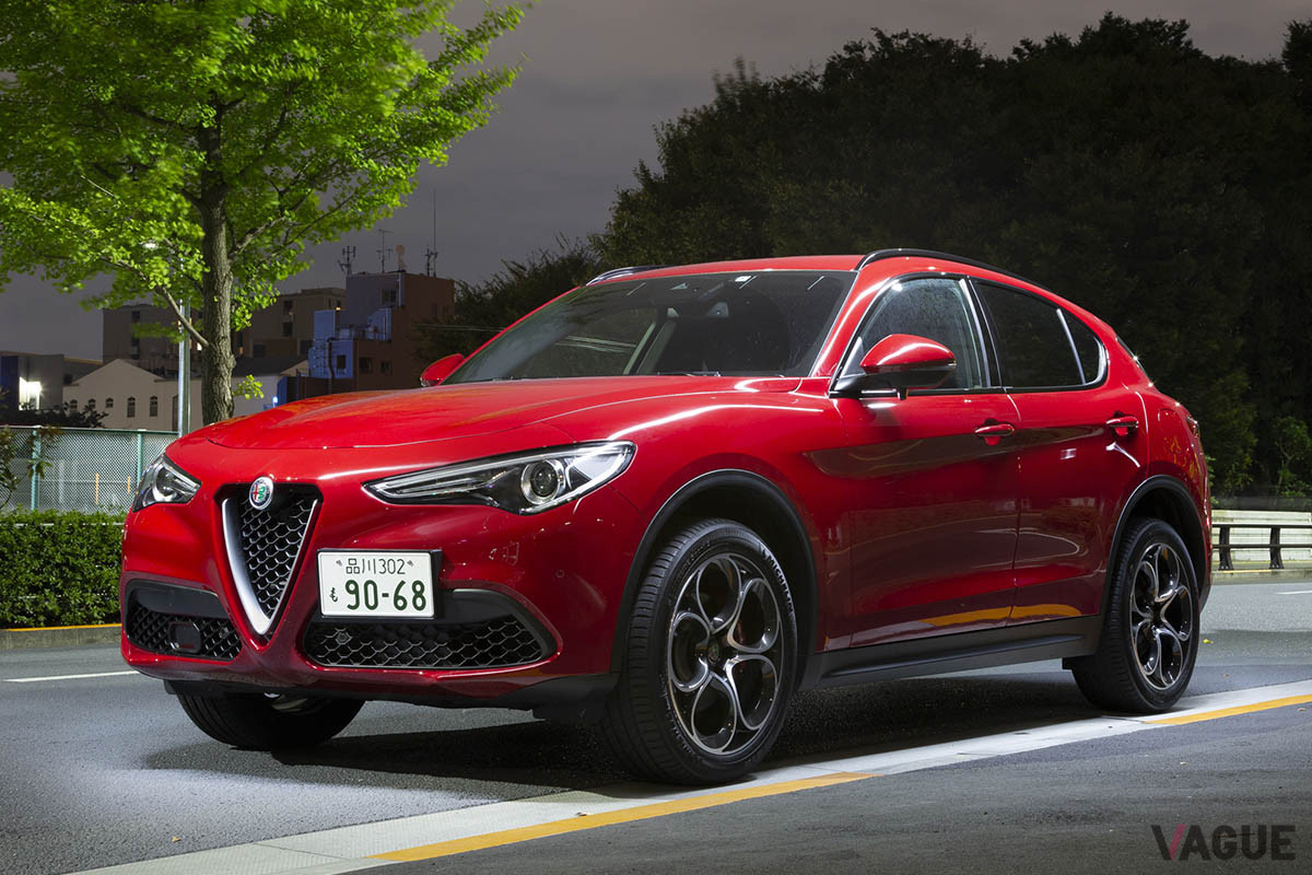 アルファ ロメオ「ステルヴィオ2.0ターボQ4スポーツパッケージ」は、720万円（消費税込）