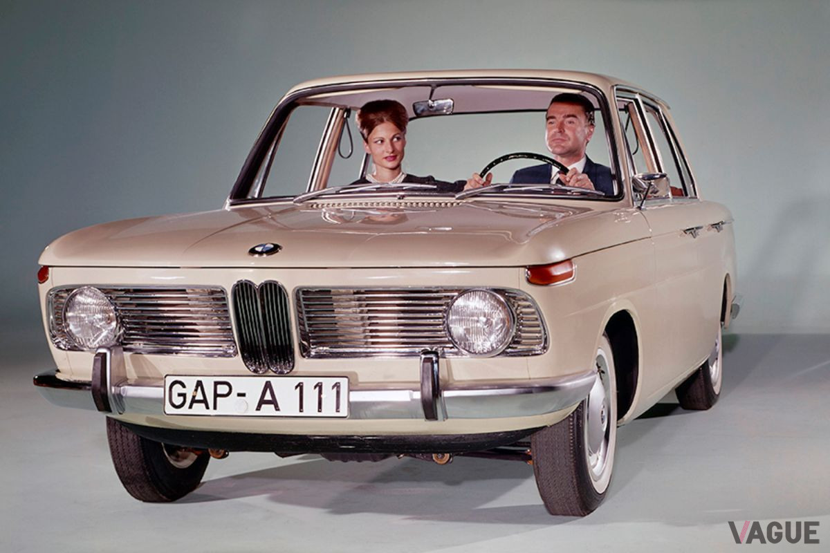 1961年に登場したBMW「1500」。これがヒットし、BMWは倒産の危機を免れた。ノイエ・クラッセ（新しいクラス）という社内での呼称がそのままこのモデルの愛称になった