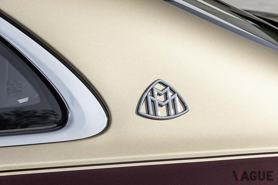 新型「メルセデス-マイバッハSクラス」のエンブレム