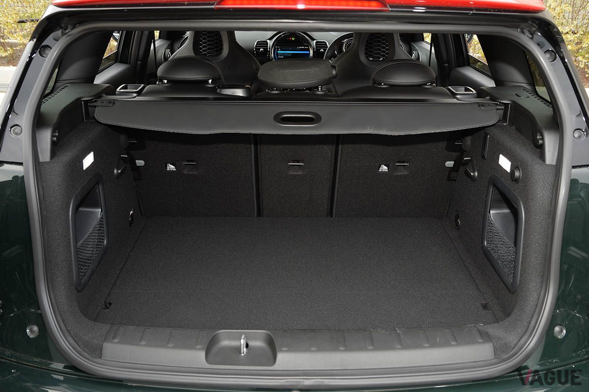 「ミニJCWクラブマン」の荷室