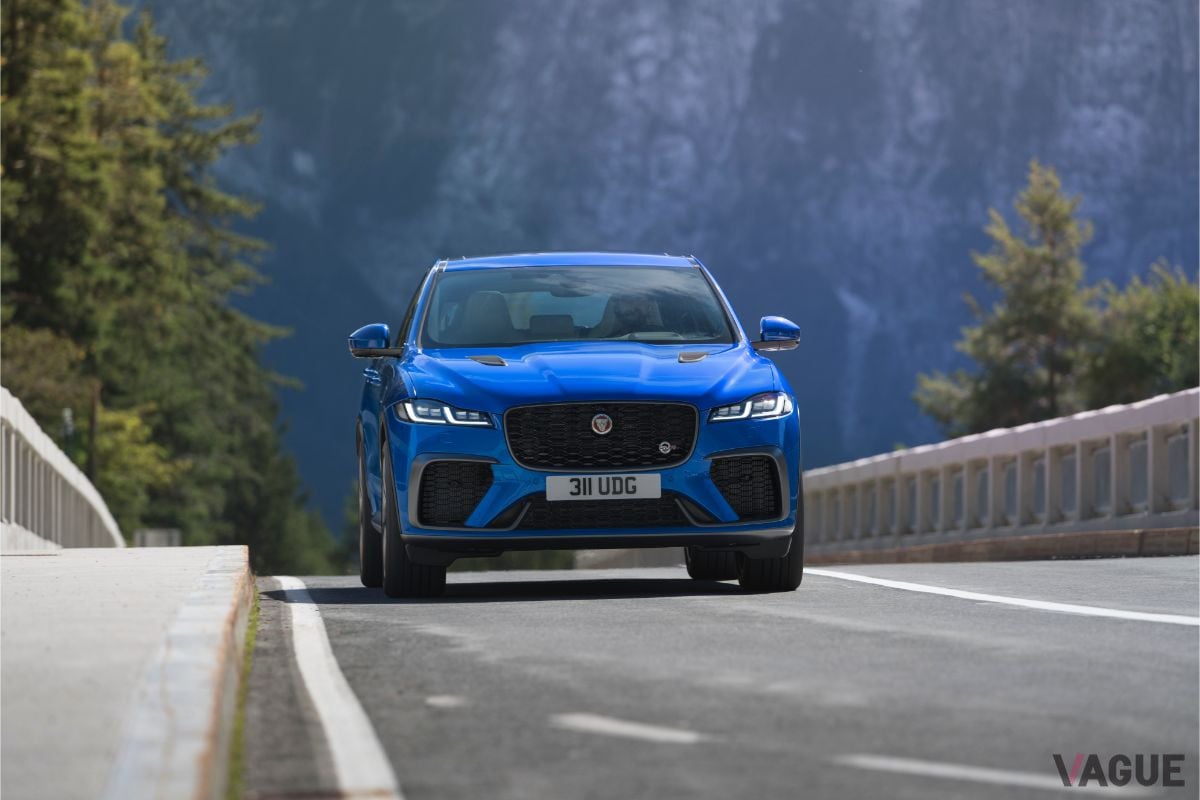 ジャガー新型「FペイスSVR」の走り