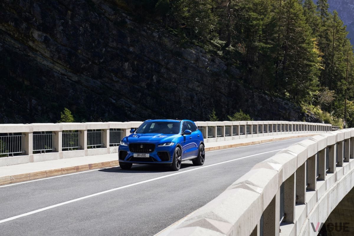 ジャガー新型「FペイスSVR」の走り