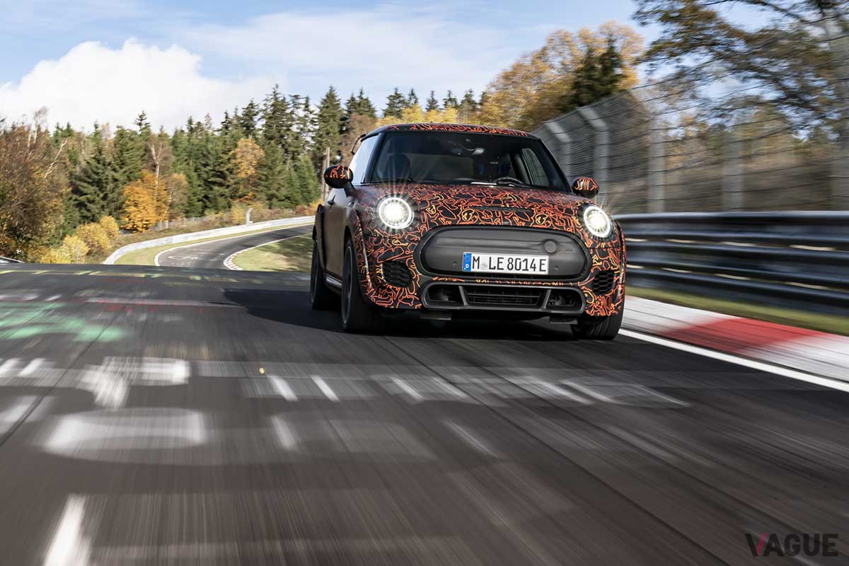 世界一過酷なサーキットといわれるドイツ・ニュルブルクリンクのノルドシュライフェ（北コース）で開発中の「ミニJCWエレクトリック」