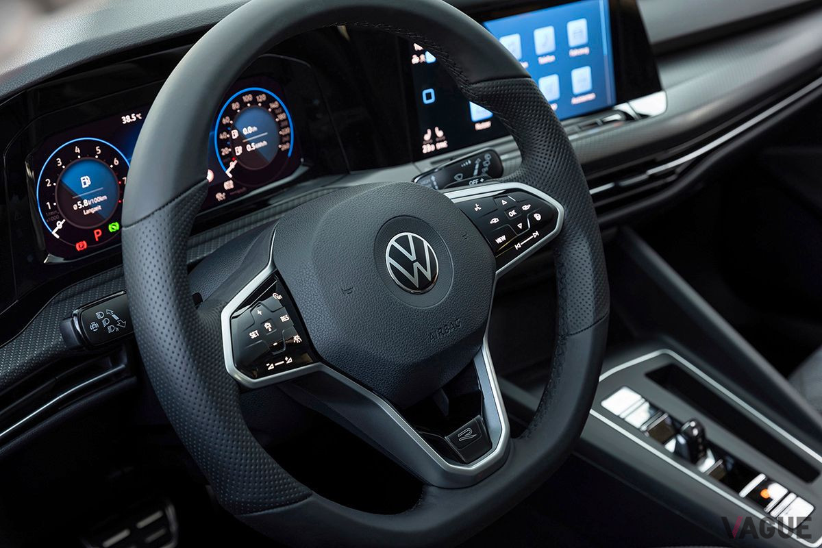 VW新型「ゴルフ 1.5 eTSI」のインテリア