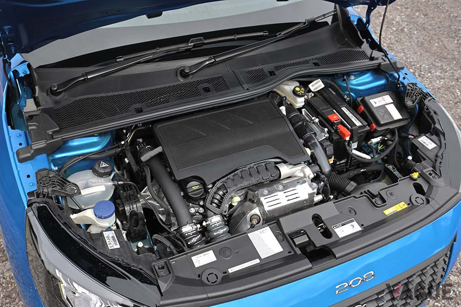 エンジンは1.2リッター直列3気筒ターボ「ピュアテック」。100ps・205Nmを発揮する