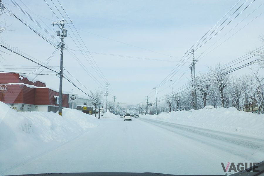 北海道の街なか、圧雪路面