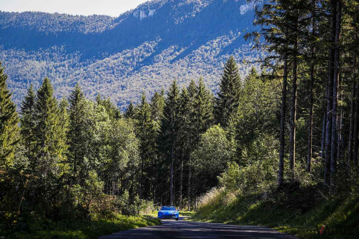 アルピーヌ「A110ラリー」。エンジンは1.8リッターターボで最高出力は300ps以上だ