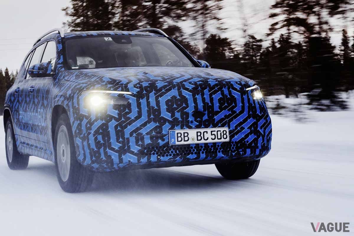 2021年1月に世界初公開予定のメルセデス・ベンツ「EQB」の雪道テスト風景