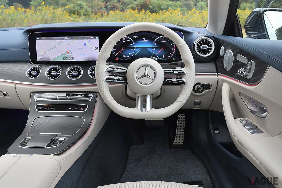メルセデス・ベンツ改良新型「E300クーペ スポーツ」のインパネ