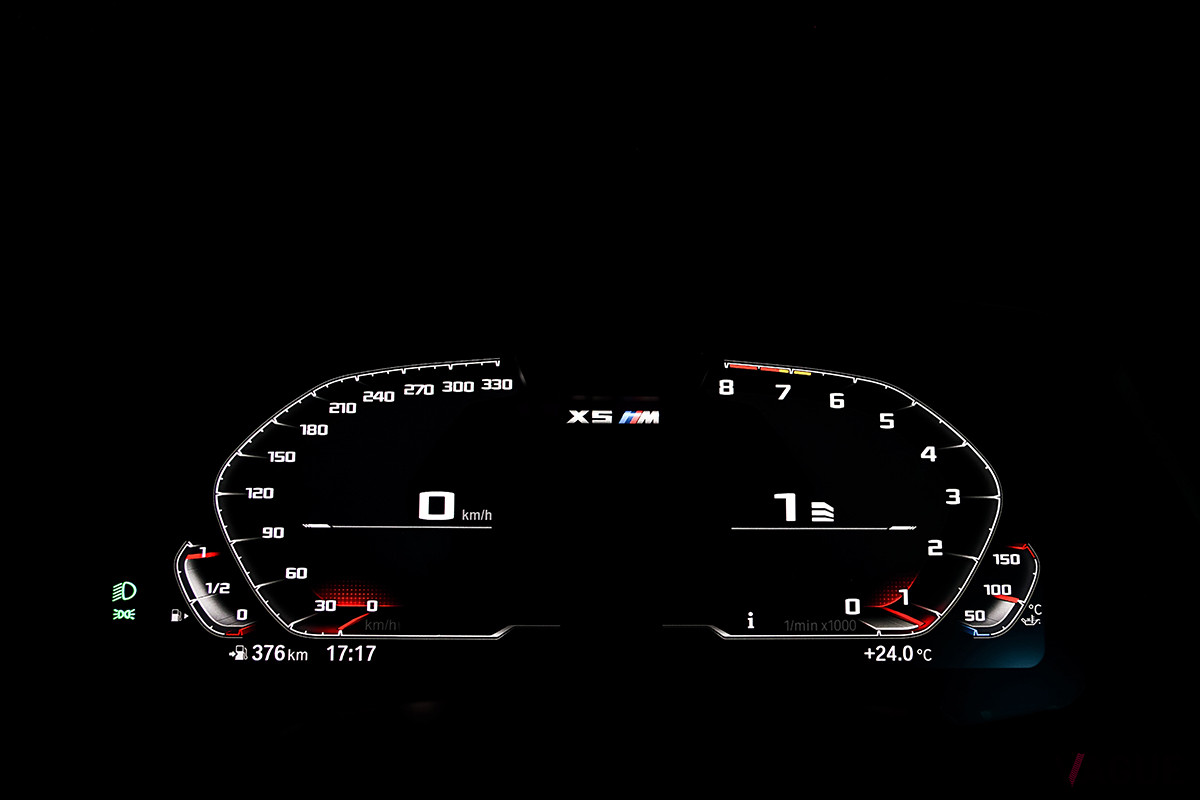 BMW「X5Mファーストエディション」のメーター