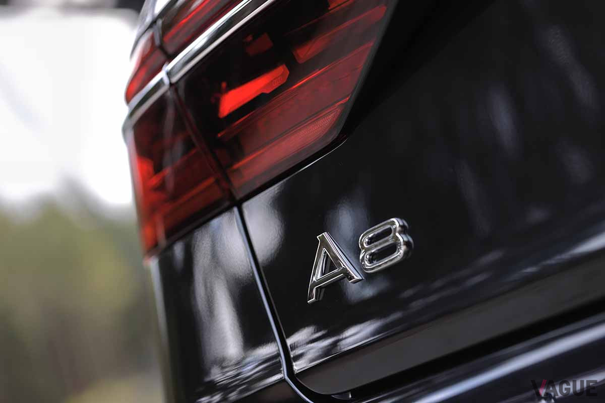 アウディ「A8 60 TFSIクワトロ」のエンブレム