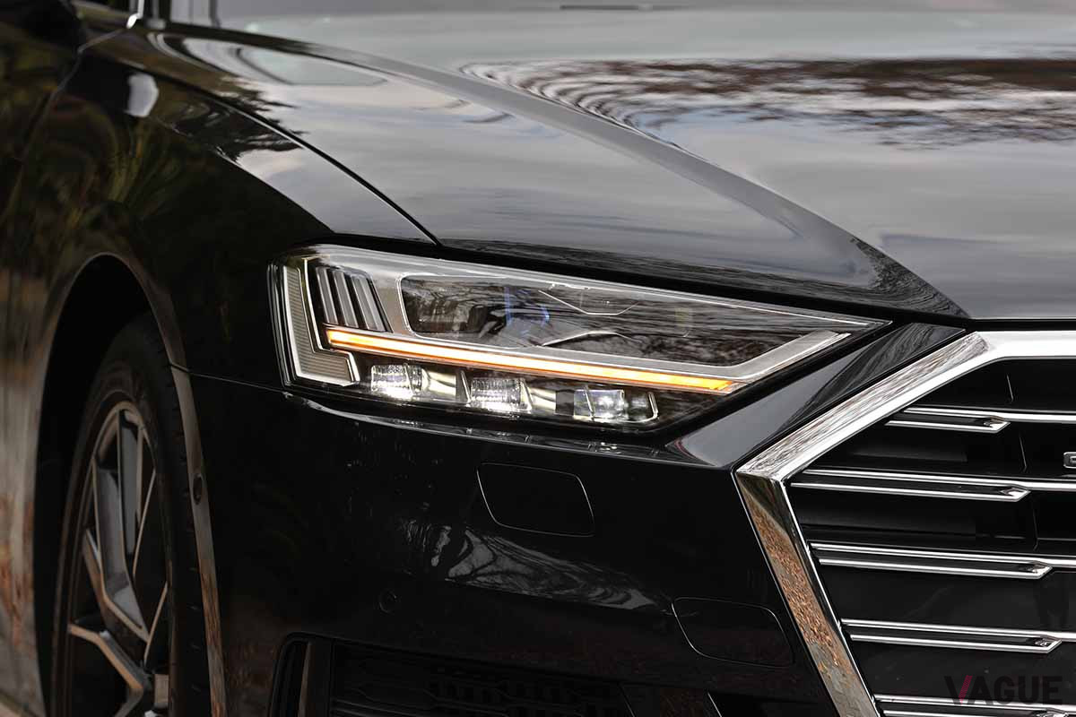 アウディ「A8 60 TFSIクワトロ」のHDマトリクスLEDヘッドライト。試乗車はアウディレーザーライトパッケージ（48万円）を装備