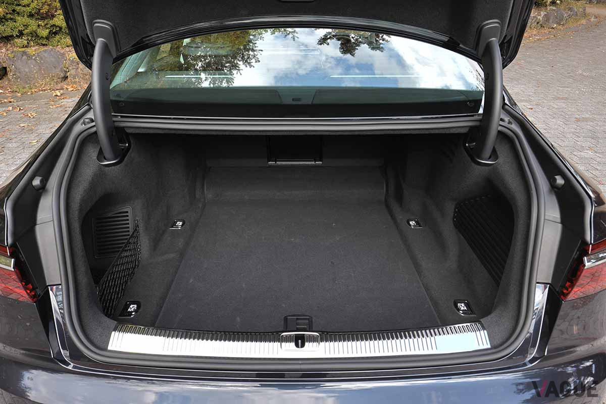 アウディ「A8 60 TFSIクワトロ」の荷室容量は505リッターと広大