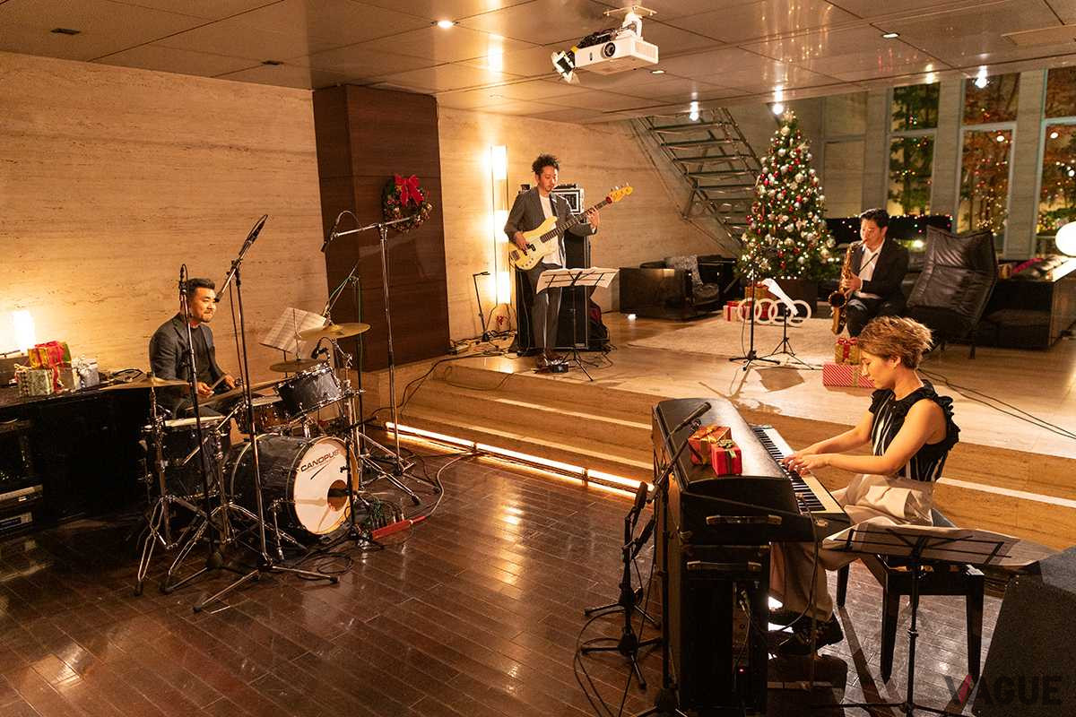 ジャズピアニストの桑原あいさんのスペシャルコンサート「Audi Presents Home for the Holidays クリスマスコンサート」