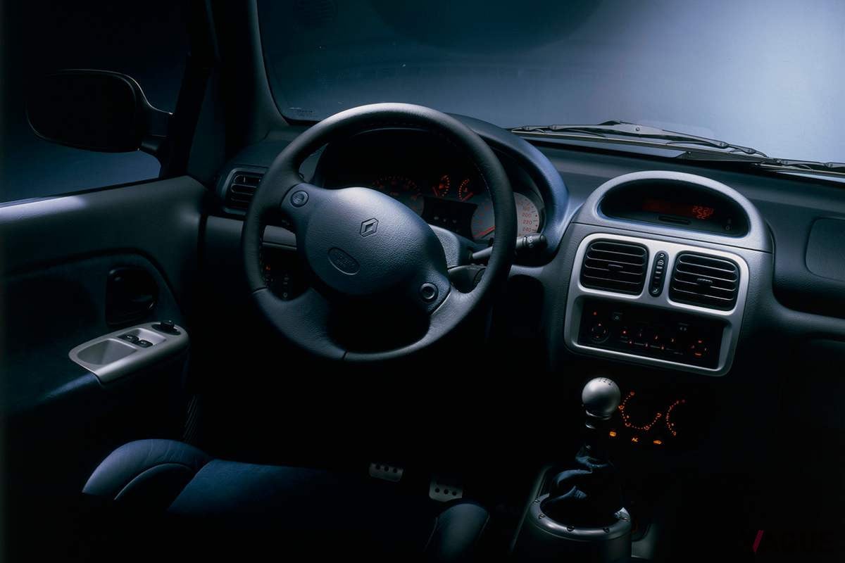 ルノー「クリオ ルノースポールV6」のインパネ