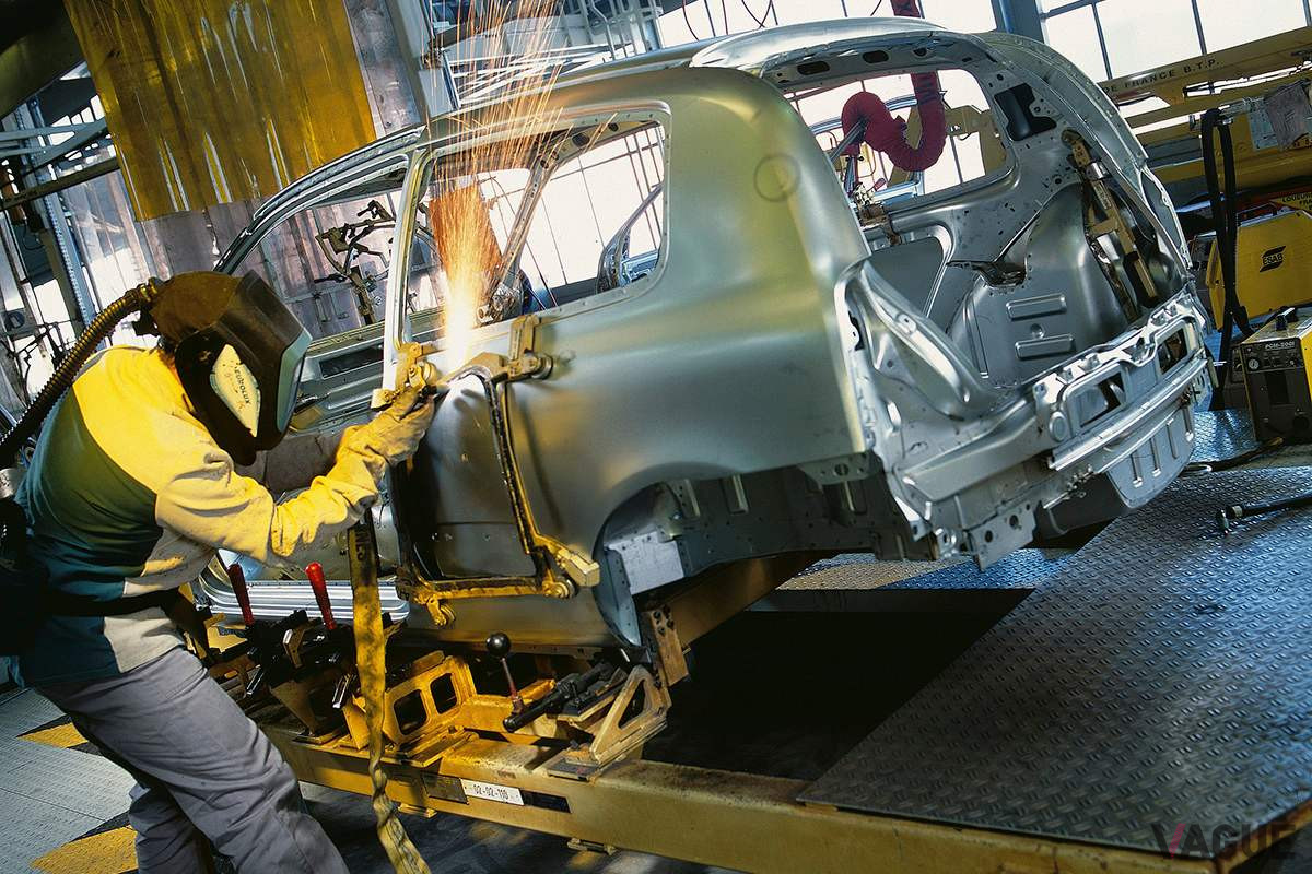 ルノー「クリオ ルノースポールV6」の製造風景