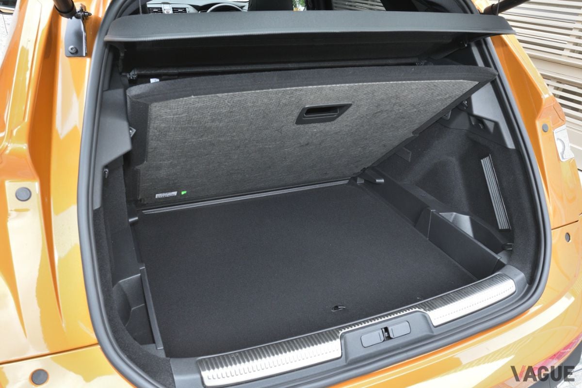 「DS7スポーツバック」の荷室。通常時555リッター