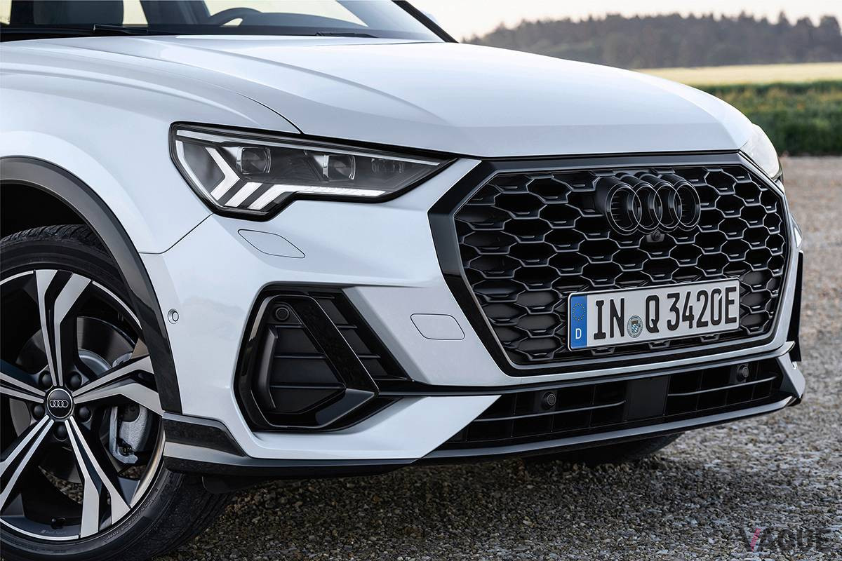 「Q3スポーツバック 45 TFSIe」のフロントマスク