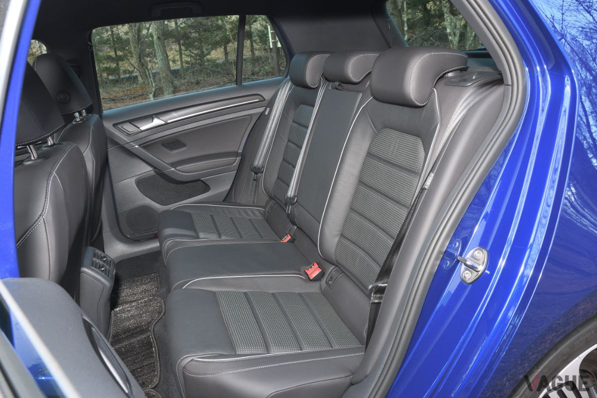 VW「ゴルフR」のリアシート