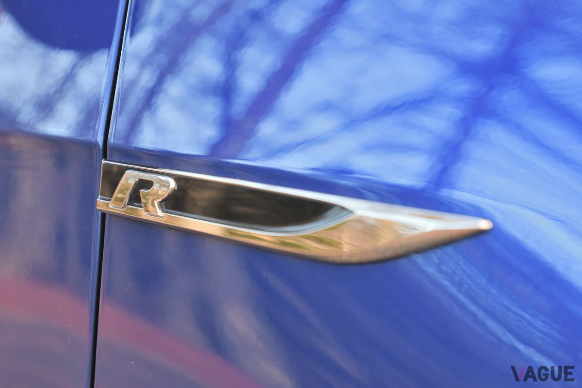 VW「ゴルフR」のサイドエンブレム
