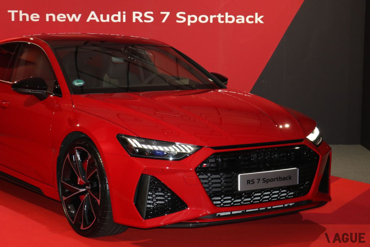 アウディのハイパフォーマンスモデル「RS」モデルにも試乗できる。写真は2020年11月28日に日本上陸した「RS7スポーツバック」