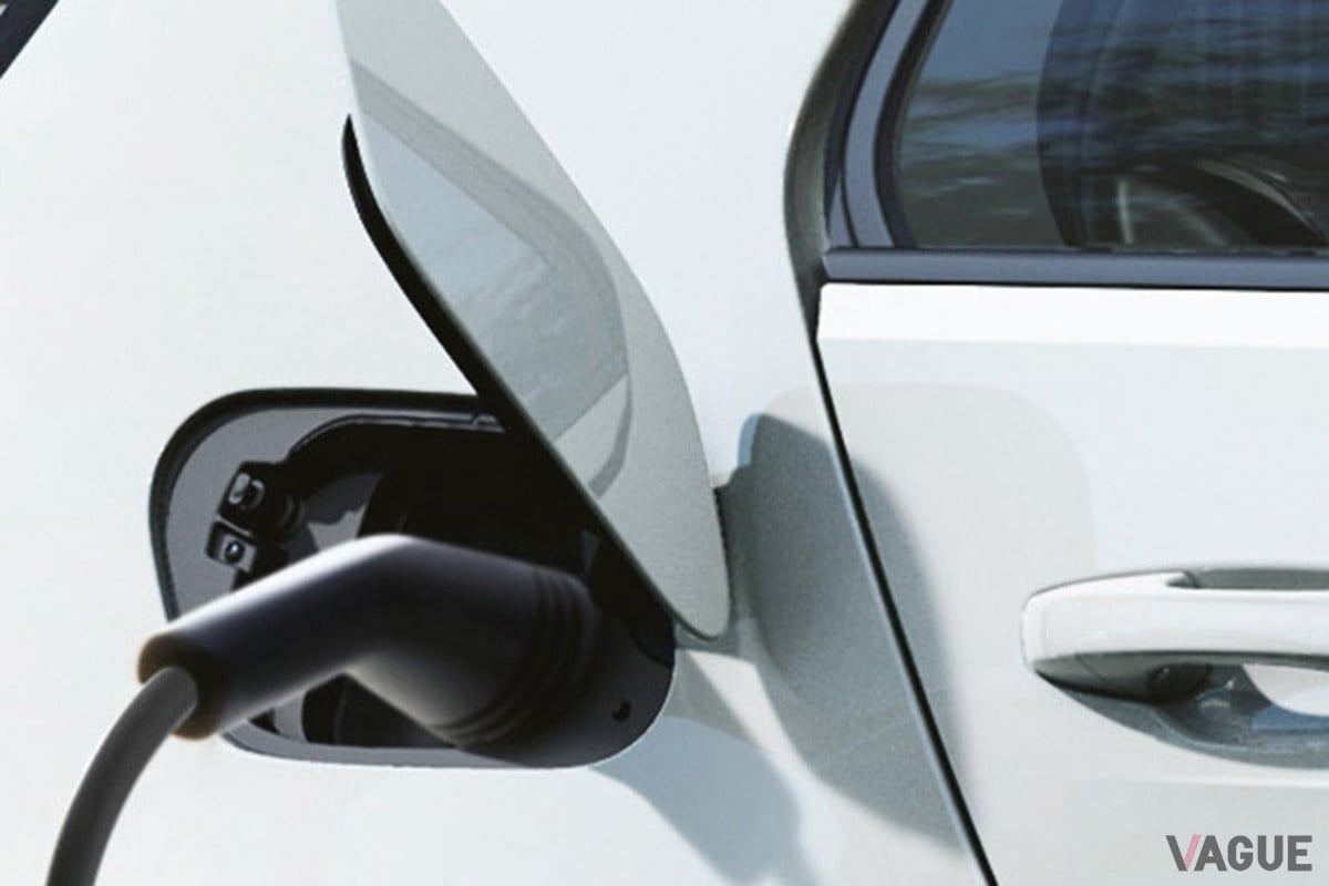 VW「e-ゴルフ」の急速充電リッドはガソリンモデルの給油口の位置、右ドア後ろにある