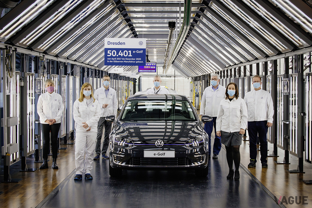 2020年12月23日、ドイツVWドレスデン工場で生産された最後の「e-ゴルフ」