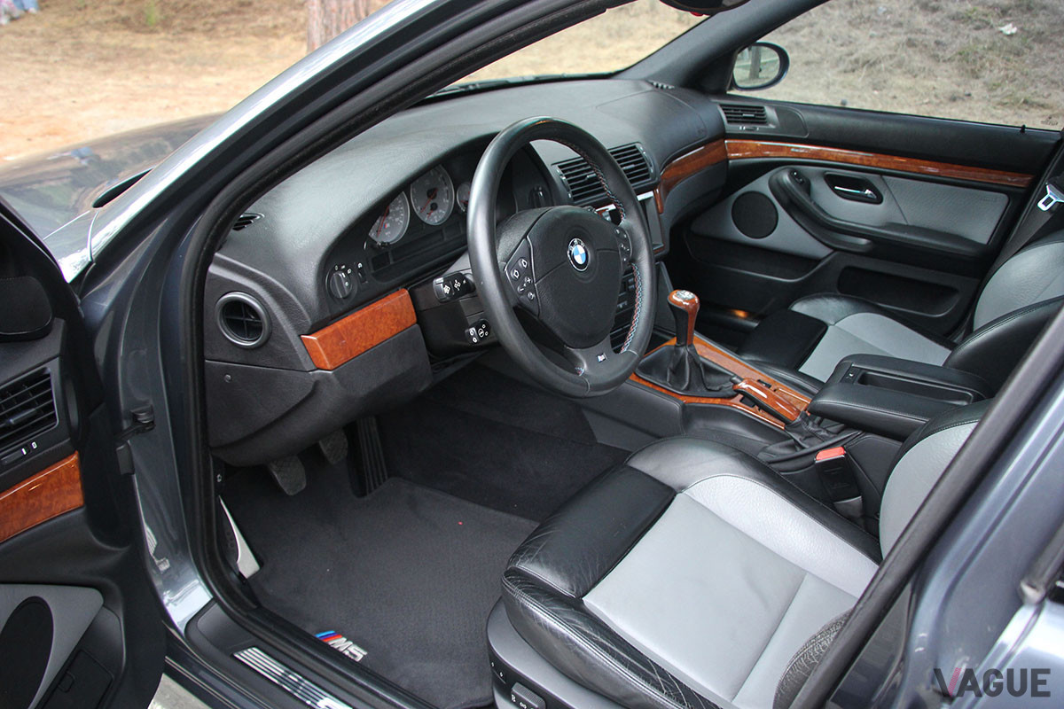 約275万円で落札されたBMW「M5」（E39型）（C）2020 Courtesy of RM Sotheby's