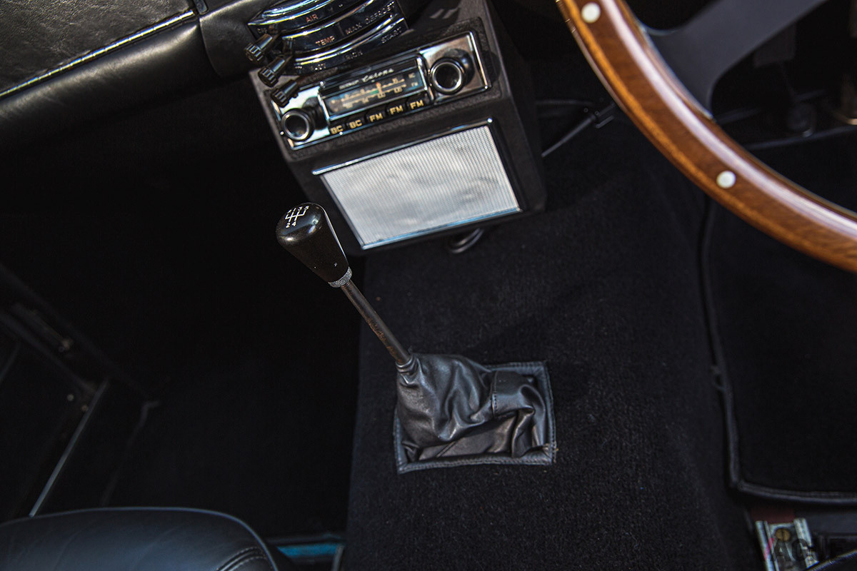 約3630万円で落札されたアストンマーティン「DB6」（C）2020 Courtesy of RM Sotheby's