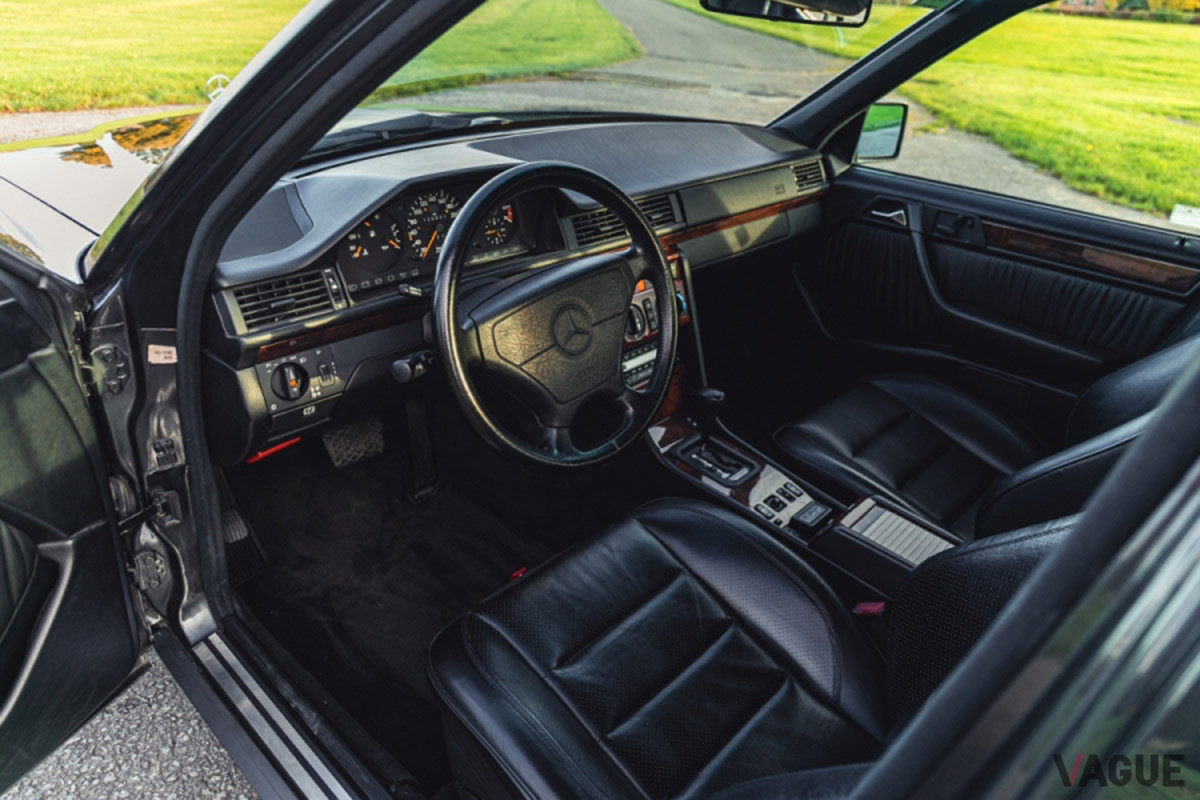 1992年式、走行距離12万km強のメルセデス・ベンツ「500E」は流札となった（C）SILVERSTONE AUCTIONS