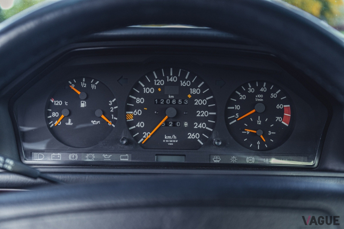 1992年式、走行距離12万km強のメルセデス・ベンツ「500E」は流札となった（C）SILVERSTONE AUCTIONS