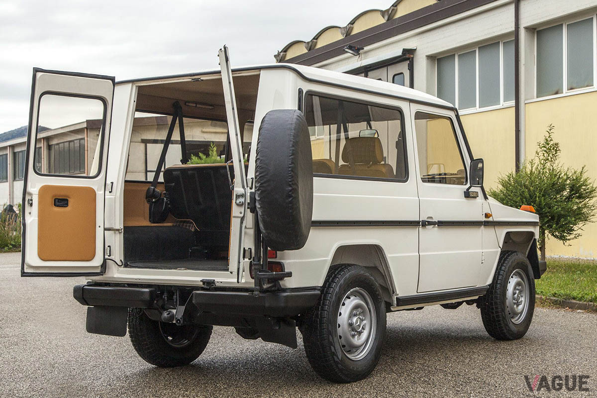 約368万円で落札されたメルセデス・ベンツ「240 GD」（C）2020 Courtesy of RM Sotheby's