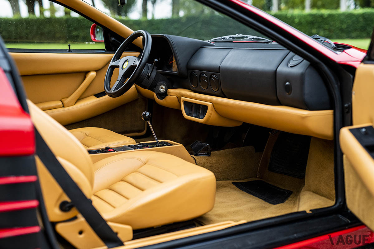 およそ1300万円で落札されたフェラーリ「512TR」（C）2020 Courtesy of RM Sotheby's
