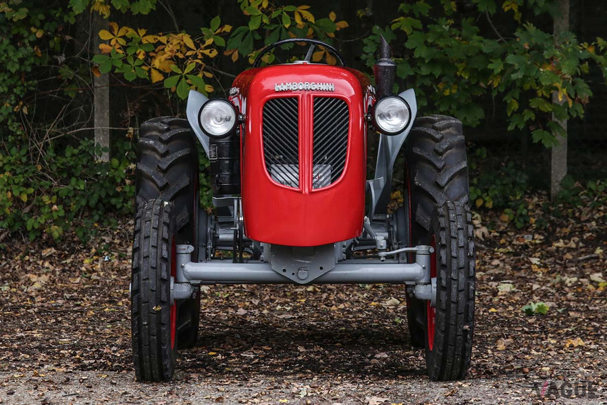 約288万円で落札された1956年式ランボルギーニ「DL25」（C）2020 Courtesy of RM Sotheby's