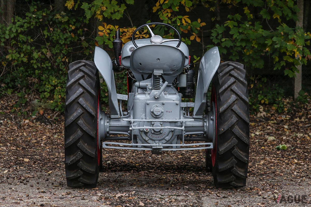 約288万円で落札された1956年式ランボルギーニ「DL25」（C）2020 Courtesy of RM Sotheby's