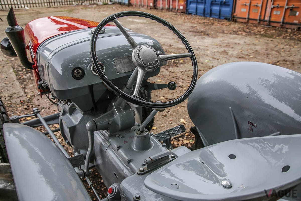 約288万円で落札された1956年式ランボルギーニ「DL25」（C）2020 Courtesy of RM Sotheby's
