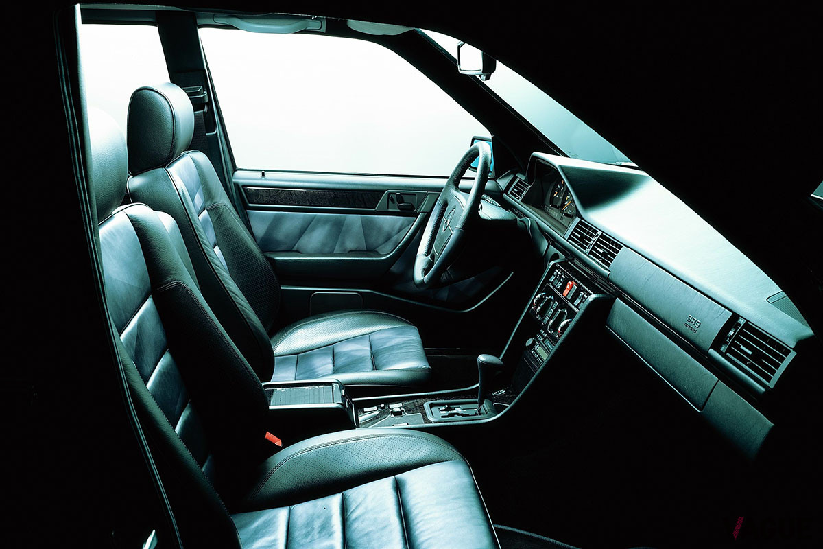 E500のコックピット（C）Mercedes-Benz AG